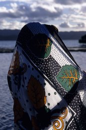 Comoros-Archipelago;-Daily-life;-France;-Indian-Ocean;-Kaleidos;-Kaleidos-images;-Kanga;-La-parole-à-limage;-Laurent-Abad;-Mayotte;-Printed-cloth;-Sea;-Silhouette;-Stories-Pictures;-Tradition